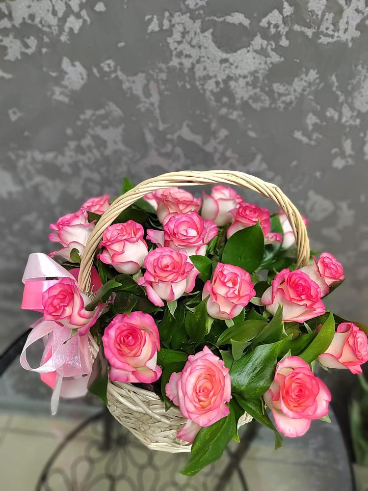 Цветочная композиция из Розы в корзине в Солнечном Курской области