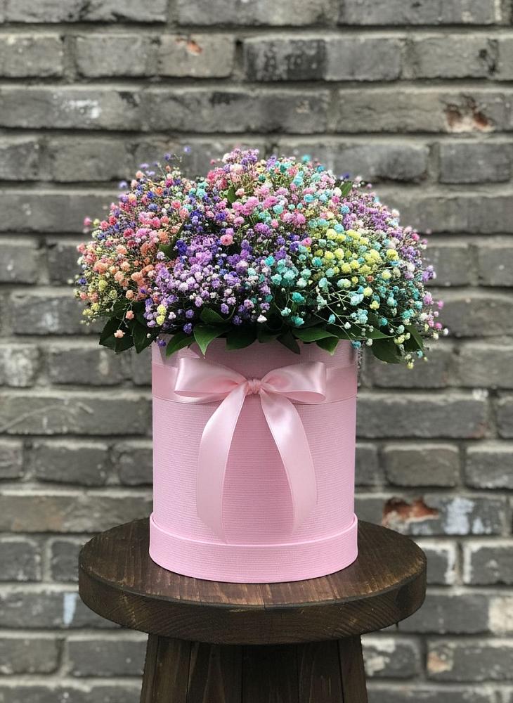 Цветочная композиция из Гипсофила и Розы в шляпной коробке в Солнечном Курской области