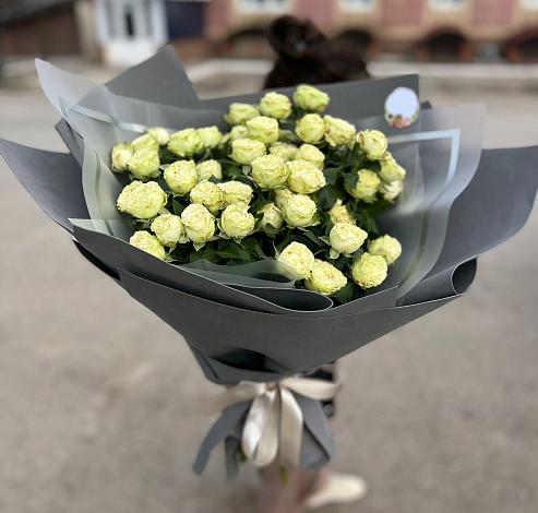 Букет Белые кустовые розы Солинеро в Солнечном Курской области