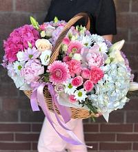 Композиция солнечный день в Солнечном Курской области Цветочная композиция из Розы, Хризантемы, Пионы и Лизиантусы в корзине в Солнечном Курской области