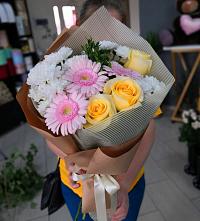 Букет цветов из:  Герберы, Розы и Хризантемы в Солнечном Курской области