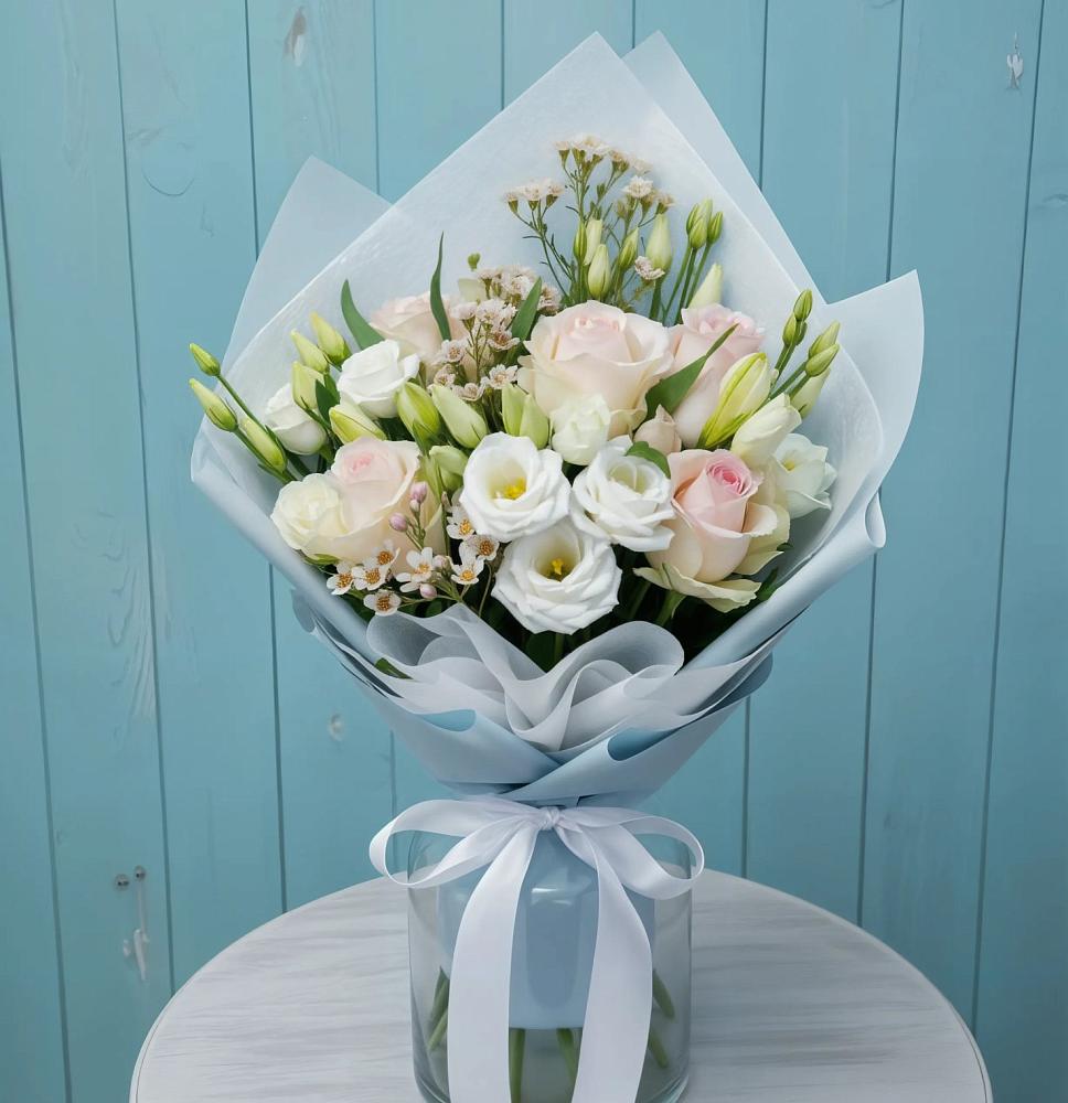 Букет цветов из: Розы и Лизиантусы в Солнечном Курской области