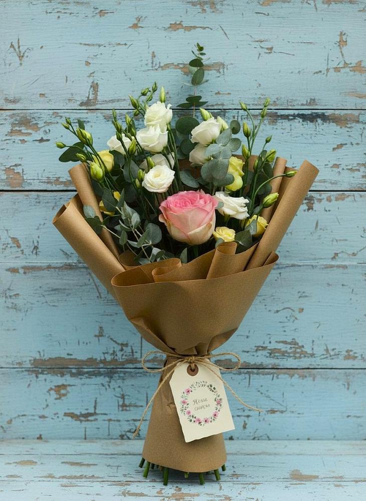 Букет цветов из: Розы и Лизиантусы в Солнечном Курской области