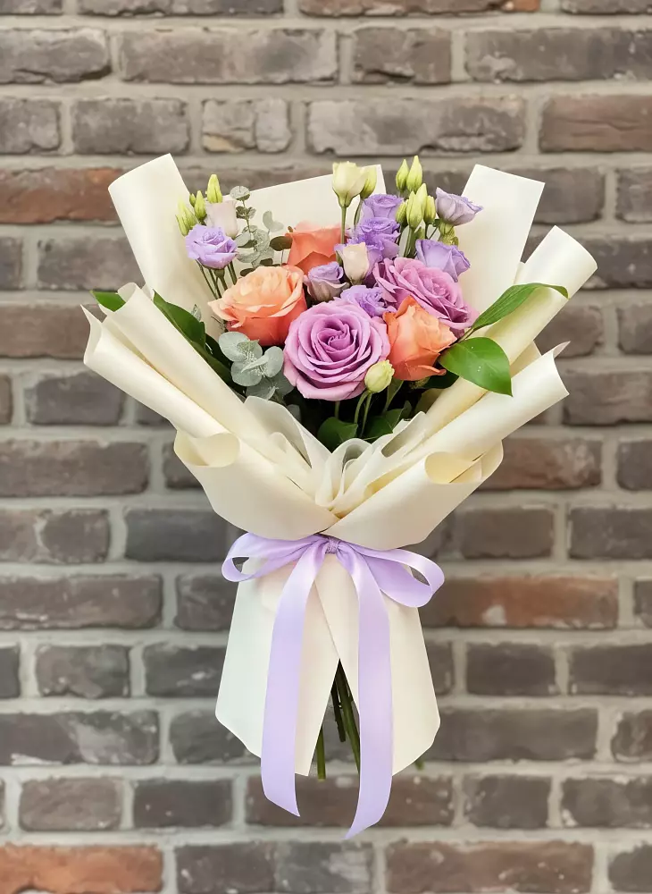 Букет цветов из: Лизиантусы и Розы в Солнечном Курской области