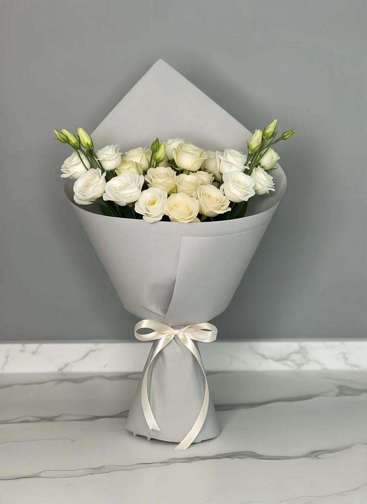 Букет цветов из: Розы и Лизиантусы в Солнечном Курской области