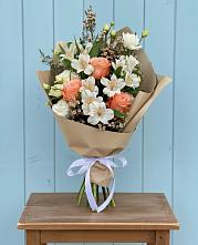 Букет цветов из:  Альстромерии, Лизиантусы, Розы и Хризантемы в Солнечном Курской области