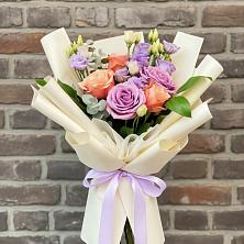 Букет цветов из:  Лизиантусы и Розы в Солнечном Курской области