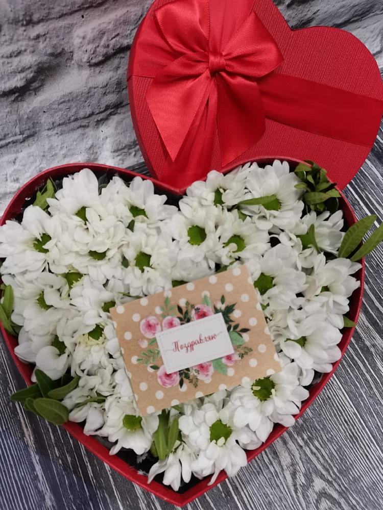 Цветочная композиция из Хризантемы в виде сердца в Солнечном Курской области