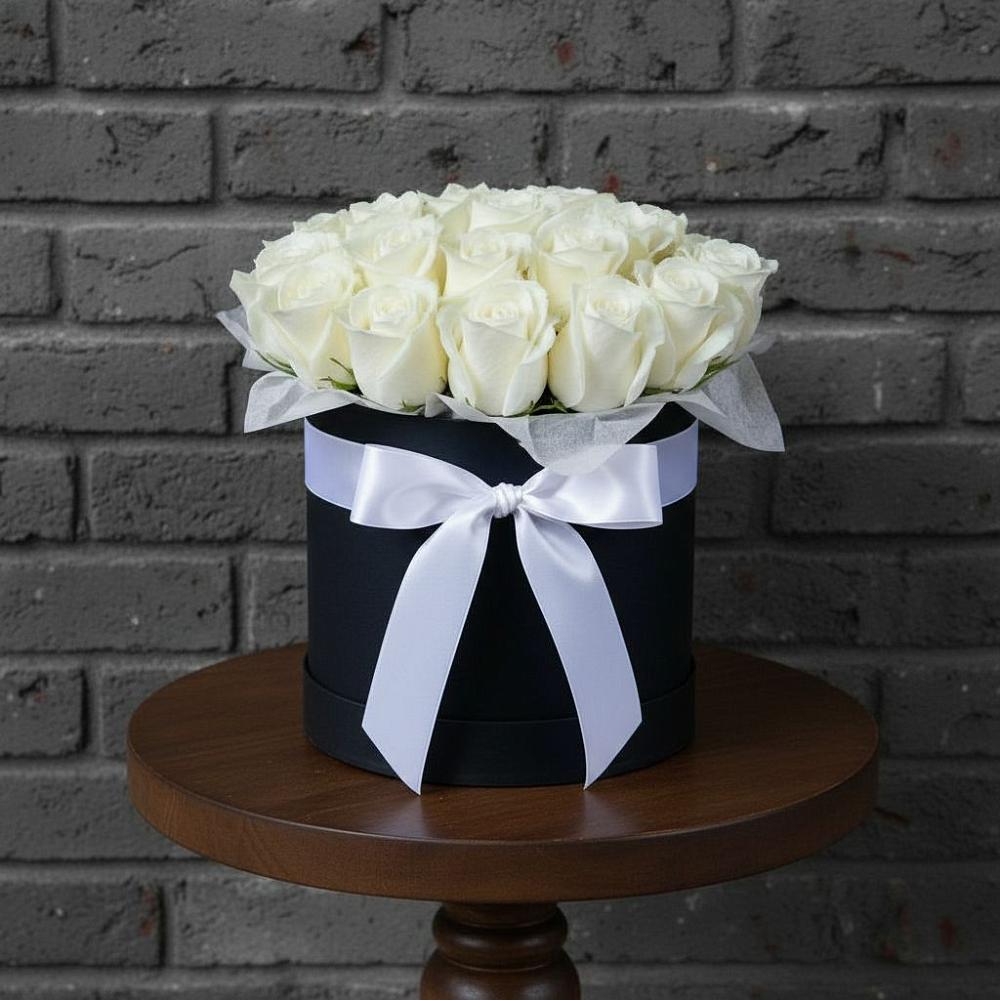 Цветочная композиция из Розы в шляпной коробке в Солнечном Курской области