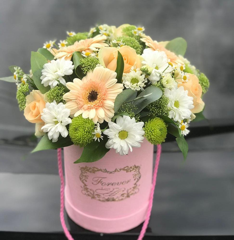 Цветочная композиция из Розы, Герберы и Хризантемы в шляпной коробке в Солнечном Курской области