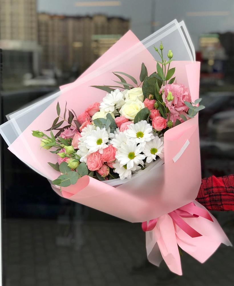 Букет нежный в Солнечном Курской области Букет цветов из: Розы, Лизиантусы и Хризантемы в Солнечном Курской области