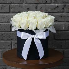 Цветочная композиция из Розы в шляпной коробке в Солнечном Курской области